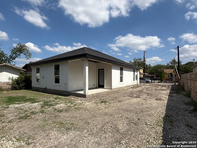 Listing photo id 11 for 3123 Neptune St