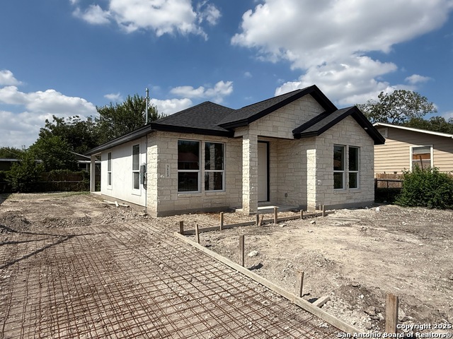Listing photo id 0 for 3123 Neptune St