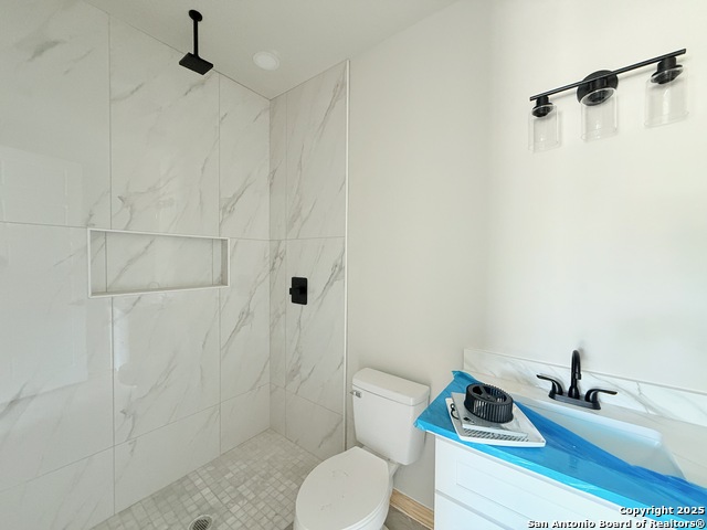 Listing photo id 4 for 3123 Neptune St