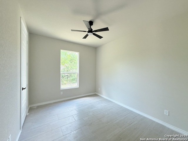 Listing photo id 5 for 3123 Neptune St