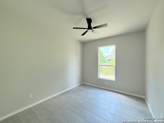 Listing photo id 6 for 3123 Neptune St