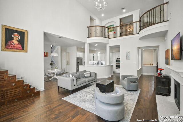 Listing photo id 10 for 7023 Hovingham