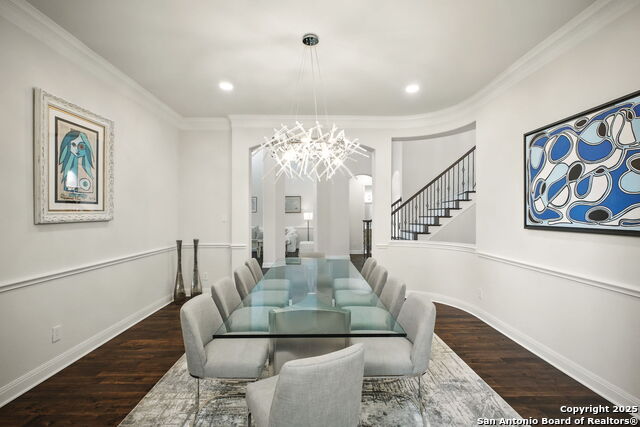 Listing photo id 11 for 7023 Hovingham