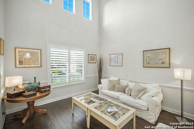 Listing photo id 14 for 7023 Hovingham