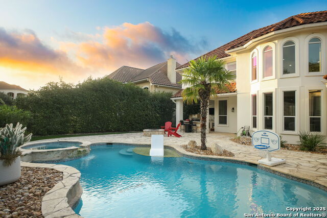 Listing photo id 0 for 7023 Hovingham