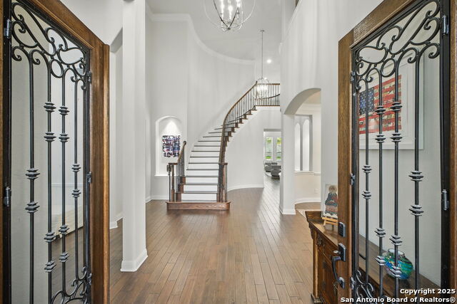 Listing photo id 22 for 7023 Hovingham