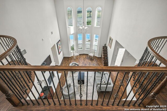 Listing photo id 23 for 7023 Hovingham