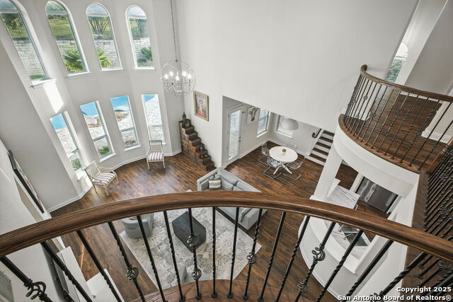Listing photo id 24 for 7023 Hovingham