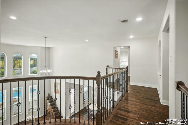 Listing photo id 25 for 7023 Hovingham