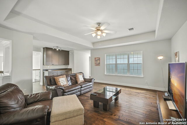 Listing photo id 27 for 7023 Hovingham