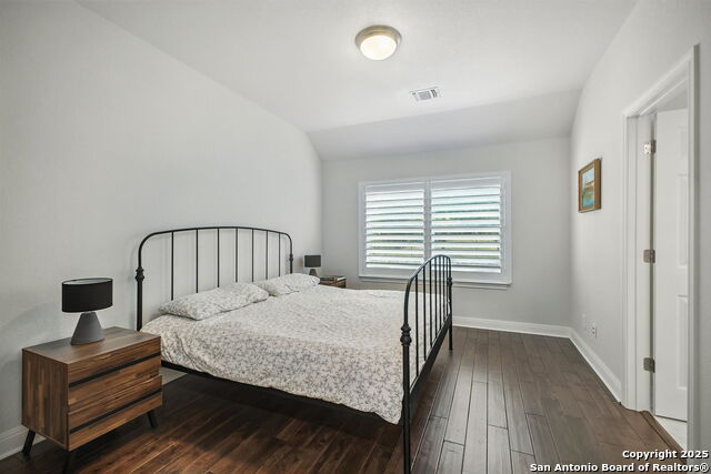 Listing photo id 30 for 7023 Hovingham