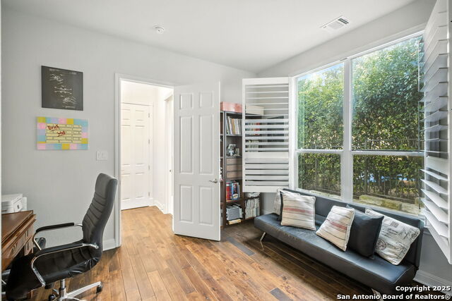 Listing photo id 34 for 7023 Hovingham