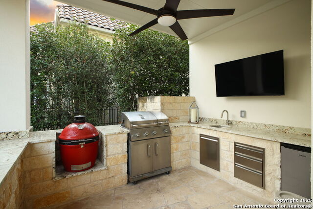 Listing photo id 37 for 7023 Hovingham