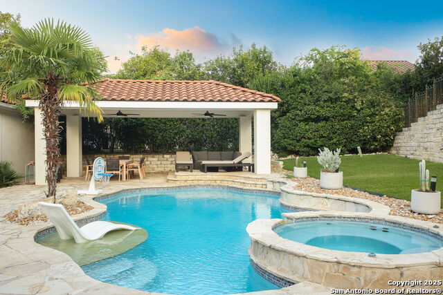 Listing photo id 40 for 7023 Hovingham