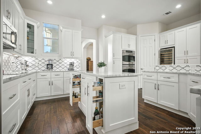 Listing photo id 5 for 7023 Hovingham