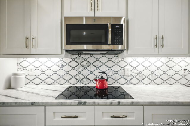 Listing photo id 7 for 7023 Hovingham