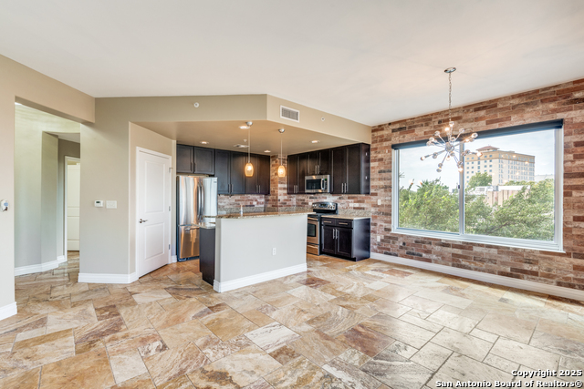 Listing photo id 8 for 215 Center St N Apt 307