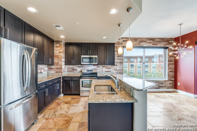 Listing photo id 9 for 215 Center St N Apt 307