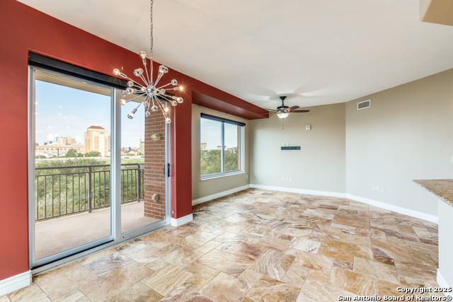 Listing photo id 11 for 215 Center St N Apt 307