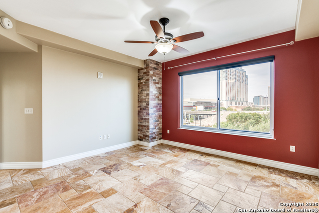 Listing photo id 14 for 215 Center St N Apt 307