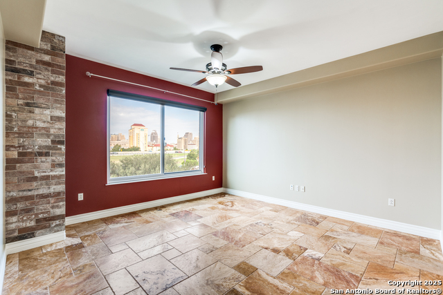 Listing photo id 15 for 215 Center St N Apt 307