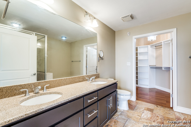 Listing photo id 16 for 215 Center St N Apt 307