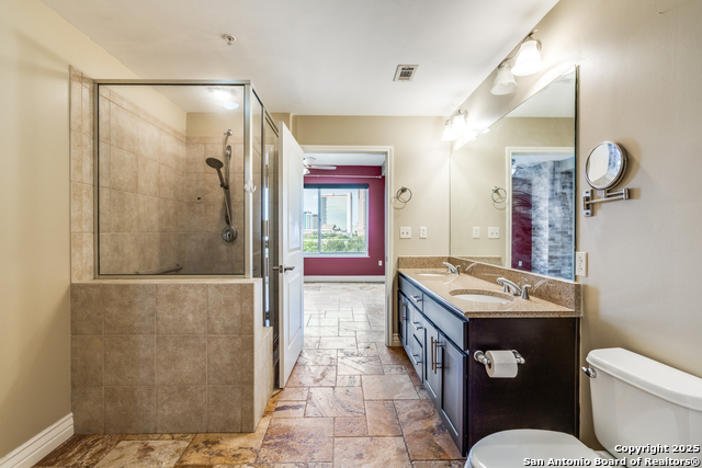 Listing photo id 17 for 215 Center St N Apt 307