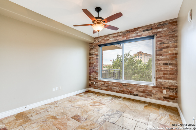 Listing photo id 20 for 215 Center St N Apt 307