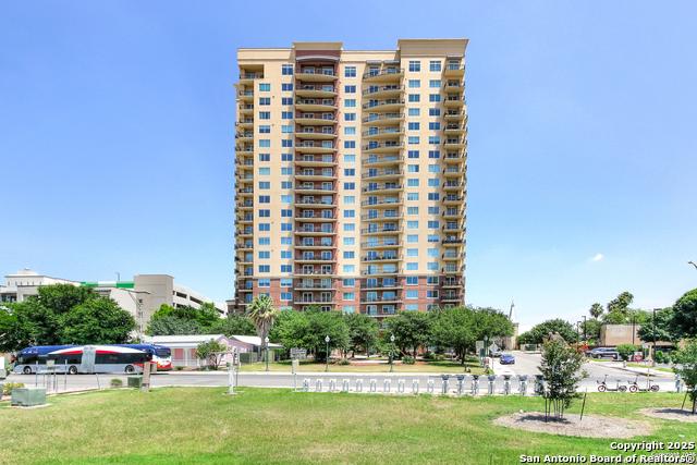Listing photo id 24 for 215 Center St N Apt 307