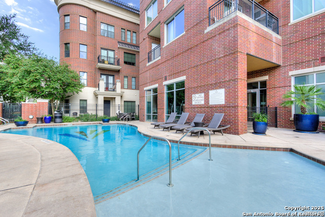 Listing photo id 25 for 215 Center St N Apt 307