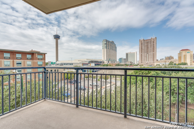 Listing photo id 26 for 215 Center St N Apt 307