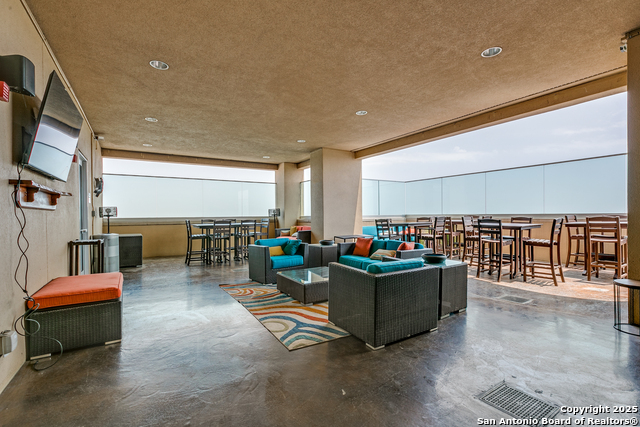 Listing photo id 35 for 215 Center St N Apt 307