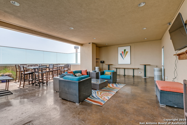 Listing photo id 36 for 215 Center St N Apt 307