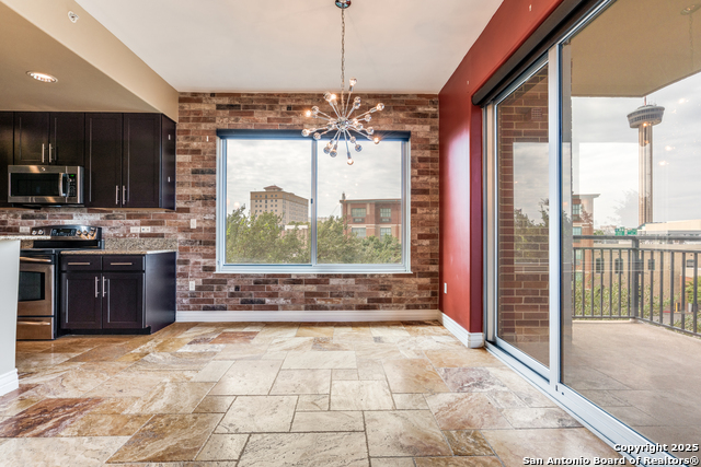 Listing photo id 3 for 215 Center St N Apt 307