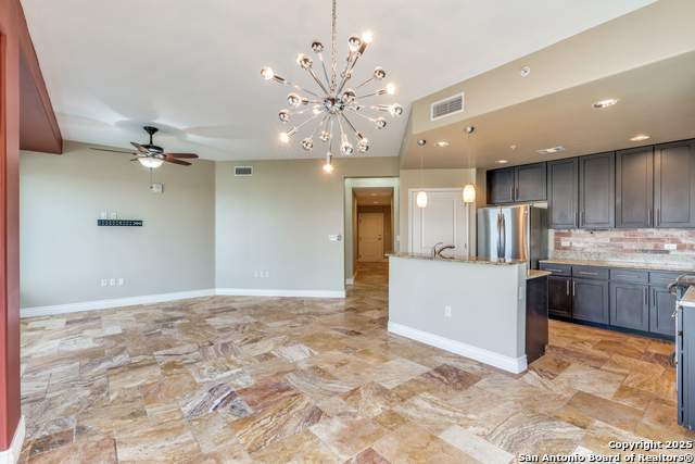 Listing photo id 5 for 215 Center St N Apt 307
