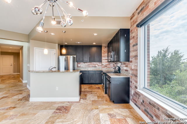 Listing photo id 7 for 215 Center St N Apt 307