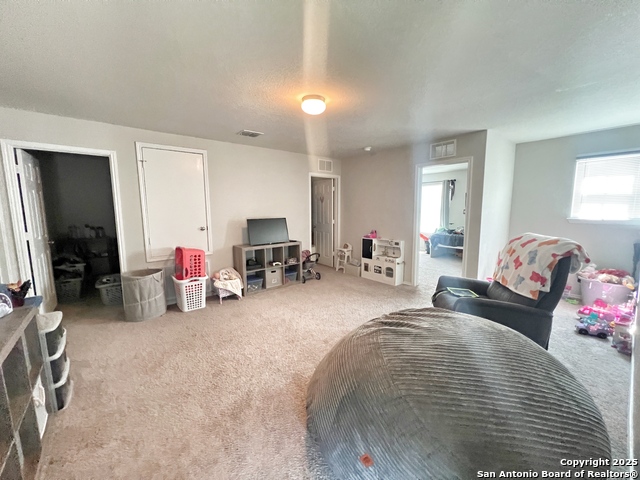 Image 11 of 17 For 415 Harvest Point