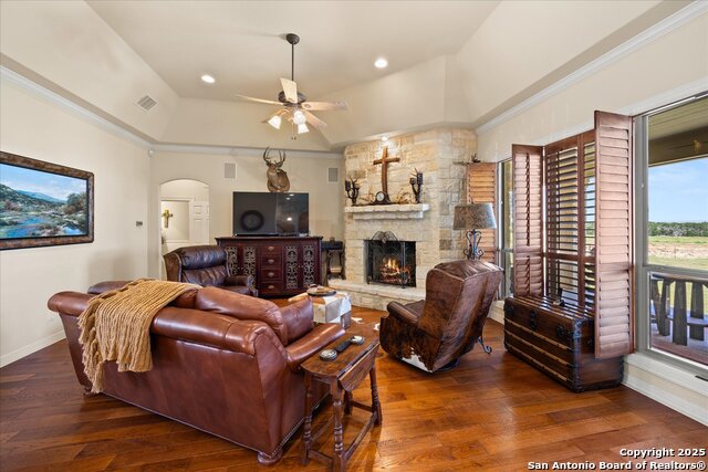 Listing photo id 8 for 34 Cravey Rd