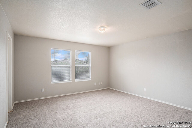 Listing photo id 1 for 658 Crosspoint