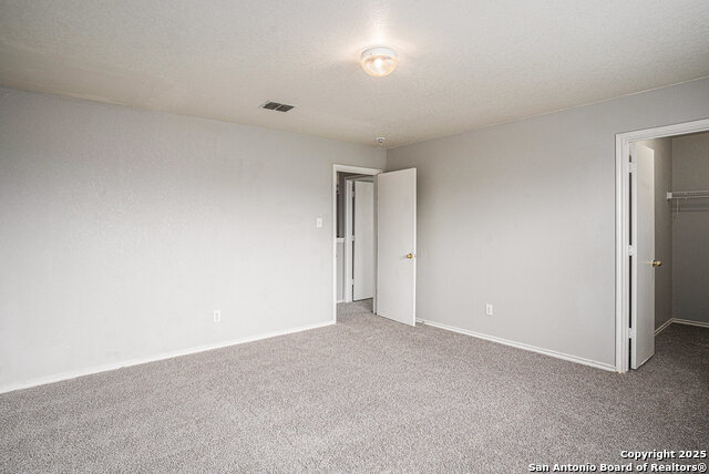 Listing photo id 2 for 658 Crosspoint