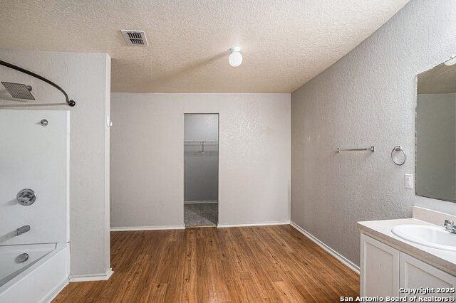 Listing photo id 5 for 658 Crosspoint