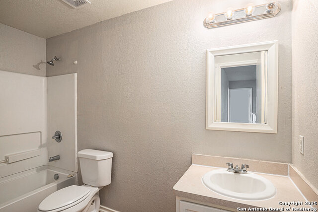 Listing photo id 6 for 658 Crosspoint