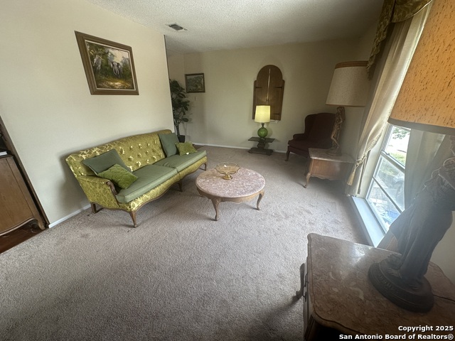 Image 11 of 39 For 322 Glenview W