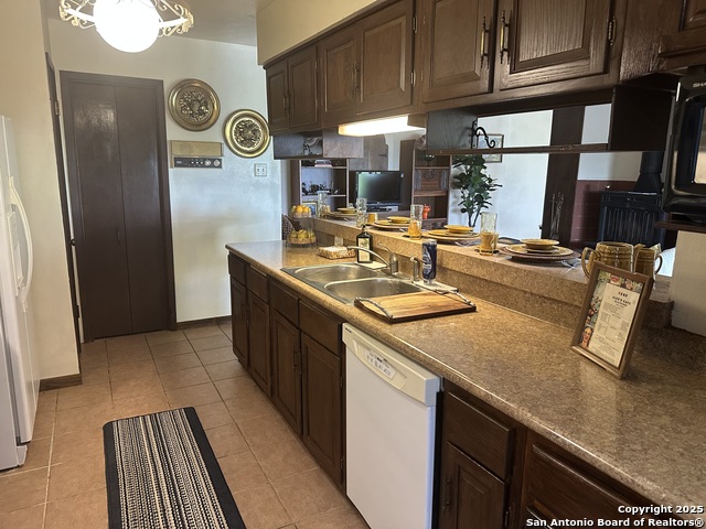Image 14 of 39 For 322 Glenview W