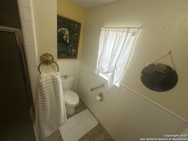 Image 19 of 39 For 322 Glenview W
