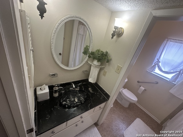 Image 22 of 39 For 322 Glenview W