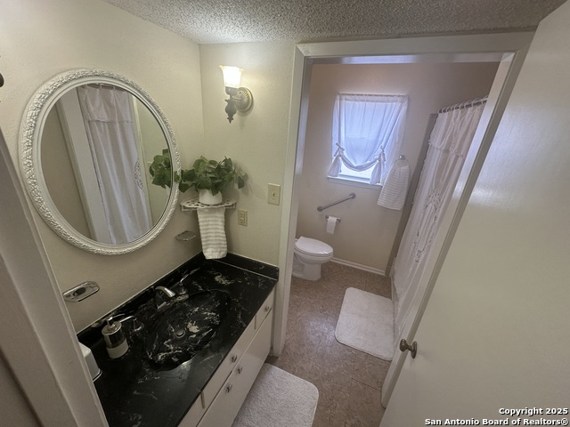 Image 23 of 39 For 322 Glenview W