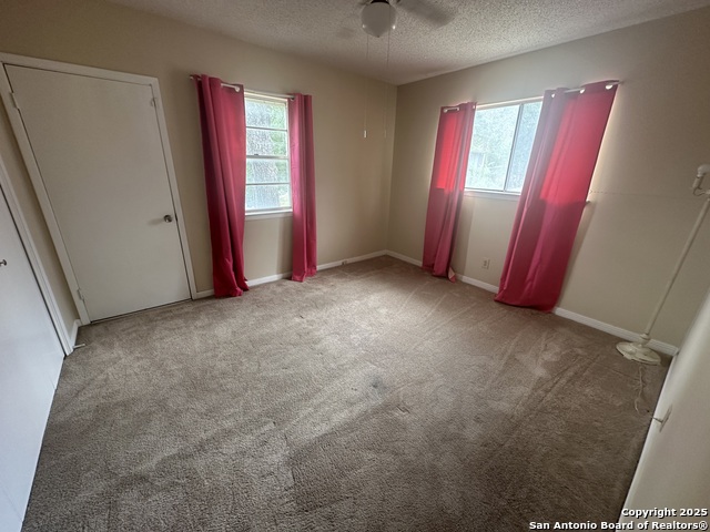 Image 28 of 39 For 322 Glenview W