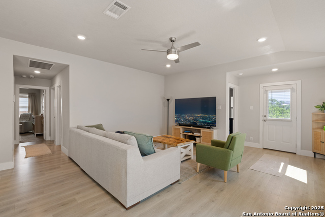 Listing photo id 11 for 21220 Cobbles Loop