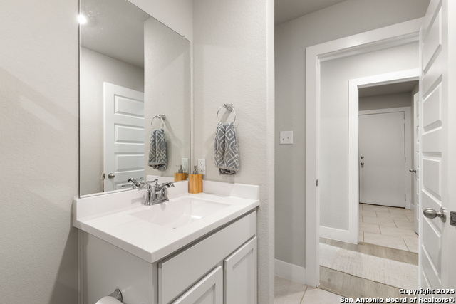 Listing photo id 17 for 21220 Cobbles Loop